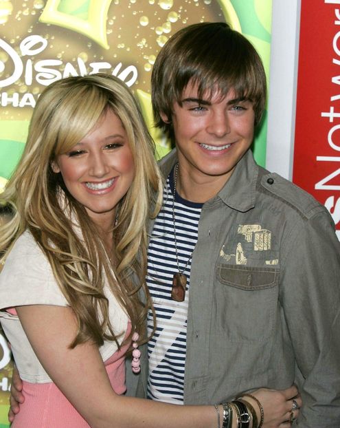  - ASHLEY TISDALE SI ZAC EFRON