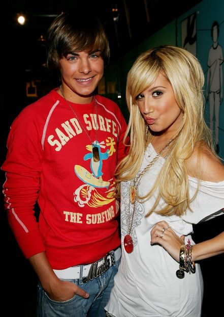  - ASHLEY TISDALE SI ZAC EFRON