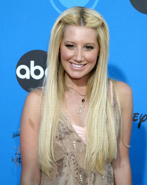  - Ashley Tisdale la ABC All Star Party 2006 at Rose Bowl in Pasadena