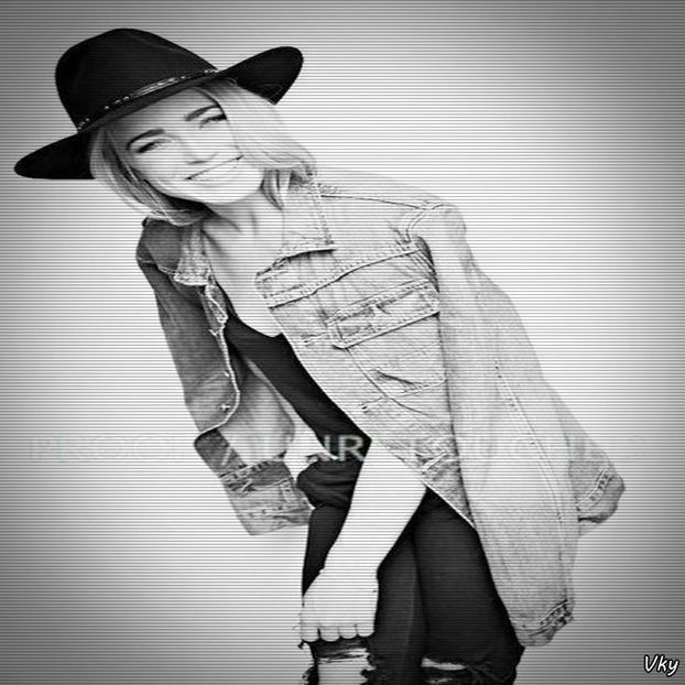 ▬ O pufneste rasul intr-un stil cand ii vede. ❝Vreau si eu un unicorn care sa ma care asa.❞=)))))) - SO3xE03 And I find it kinda funny