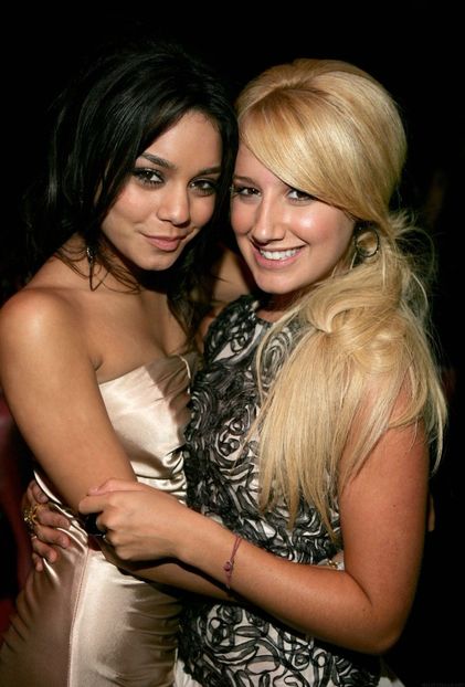  - VANESSA HUDGENS SI ASHLEY TISDALE