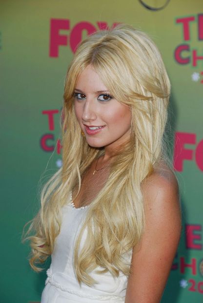  - Ashley Tisdale la Teen Choice Awards at the Gibson Amphitheatre in Universal City