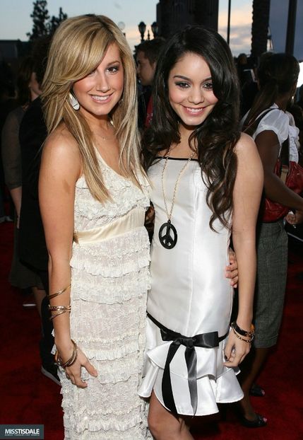  - VANESSA HUDGENS SI ASHLEY TISDALE
