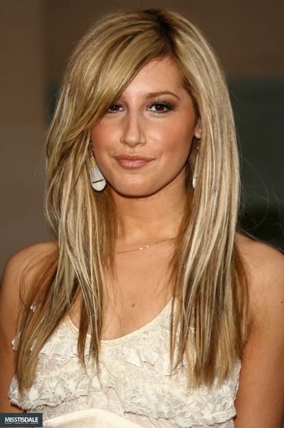  - Ashley Tisdale la 34th annual American Music Awards at the Shrine Auditorium in Los Angeles