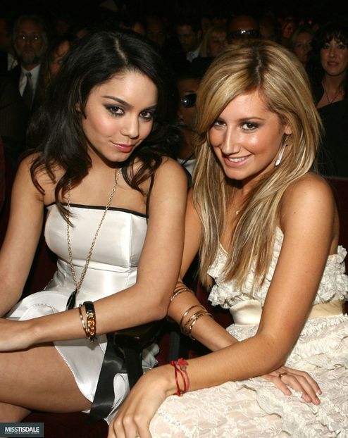  - VANESSA HUDGENS SI ASHLEY TISDALE