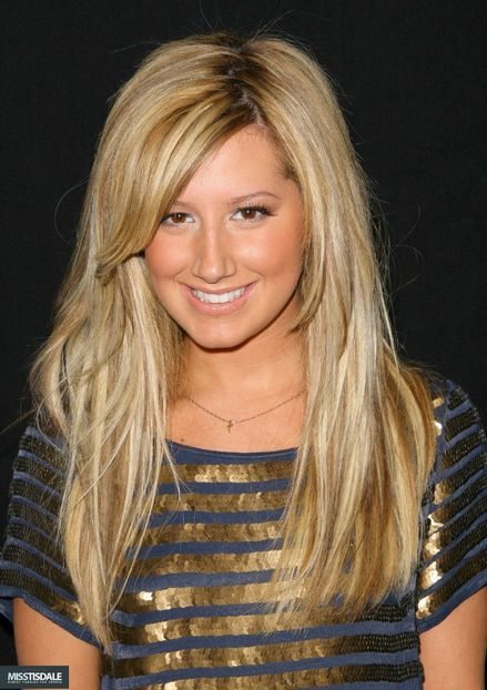  - Ashley Tisdale la 75th annual Hollywood Christmas Parade in Hollywood