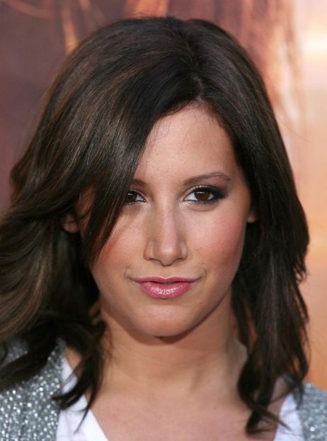  - Ashley Tisdale la The Last Song Premiere at the ArcLight Cinemas in Hollywood