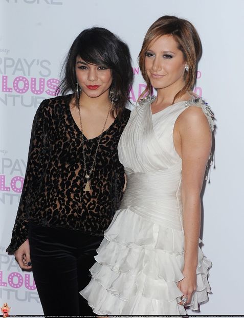  - VANESSA HUDGENS SI ASHLEY TISDALE