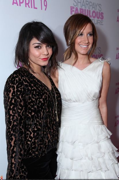  - VANESSA HUDGENS SI ASHLEY TISDALE