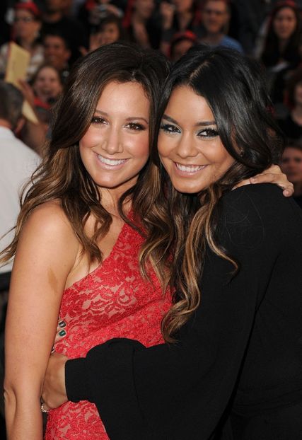  - VANESSA HUDGENS SI ASHLEY TISDALE