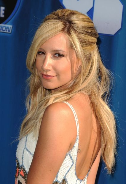  - Ashley Tisdale la Phineas Ferb Across The 2nd Dimension premiere at the El Captian Theatre in Hollyw