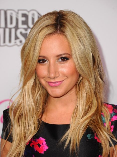  - Ashley Tisdale la Candie s 2011 MTV Video Music Awards after party at The Colony in Los Angeles