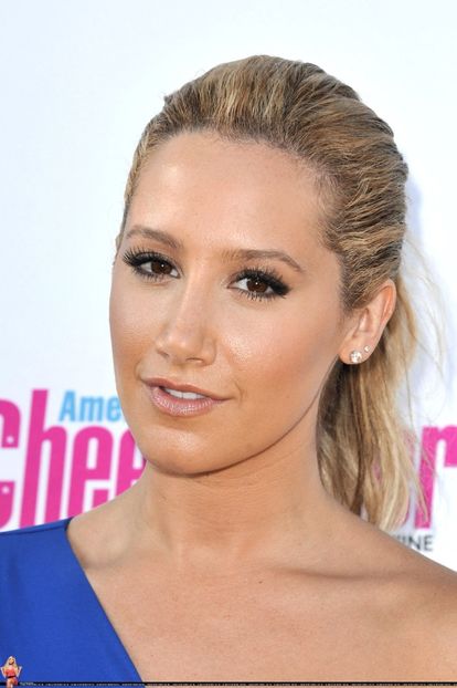  - Ashley Tisdale la Got Milk Be Strong Challenge Kick Off at The Grove in Los Angeles