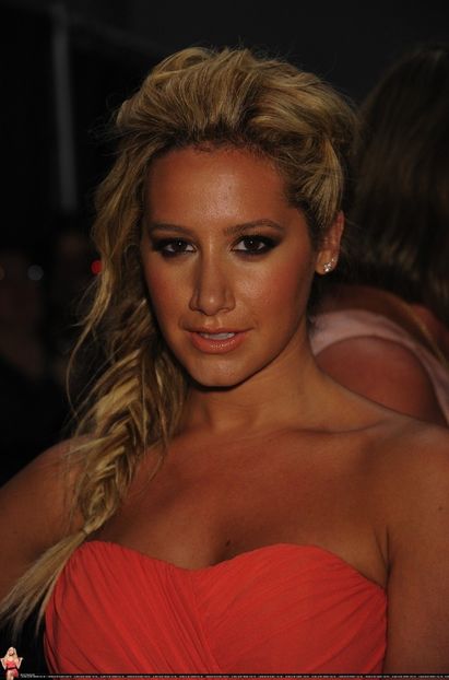  - Ashley Tisdale la Nicole Miller Fashion Show at the New York Fashion Week at the Lincoln Center in N