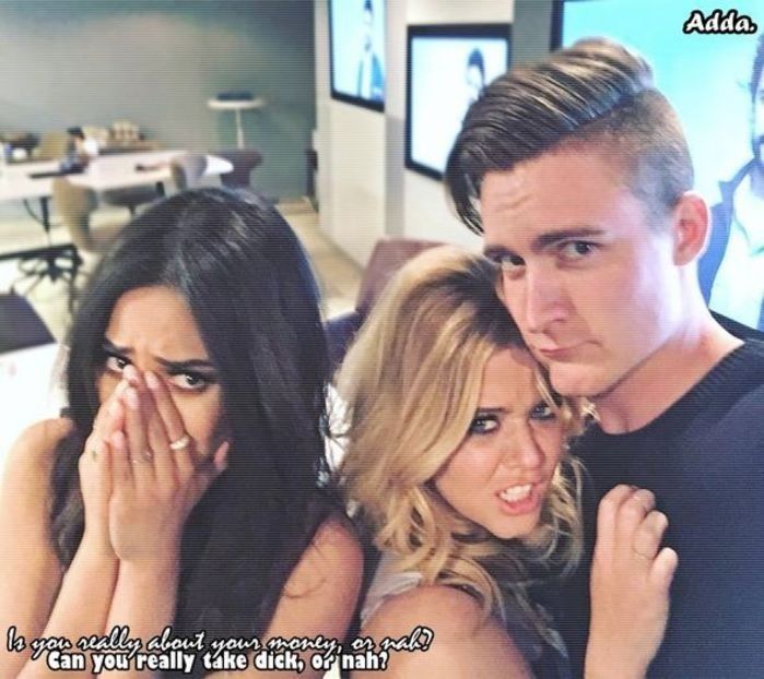 - Pt că nu mi mai găsesc, toată lumea m-a etichetat după ele și decât sa raman singura, - SO3xE03 And I find it kinda funny