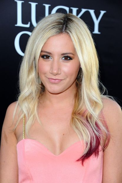  - Ashley Tisdale la The Lucky One premiere at Grauman s Chinese Theatre in Hollywood