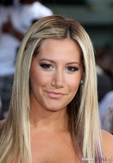  - Ashley Tisdale la Step Up Revolution Premiere at Grauman s Chinese Theatre in Hollywood
