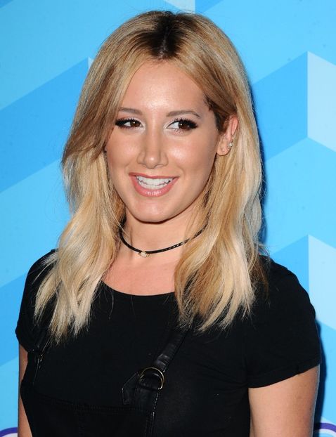  - Ashley Tisdale la Just Jared s Summer Bash Pool Party in Hollywood