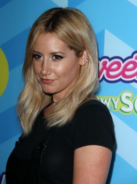  - Ashley Tisdale la Just Jared s Summer Bash Pool Party in Hollywood