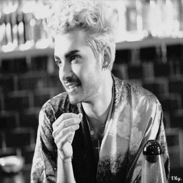 ▬ ❝Fiecare cu modul lui de a privi lucrurile.❞ Il pufneste rasul.=))))) - SO3xE03 And I find it kinda funny