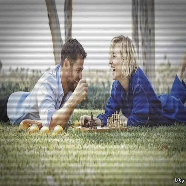 ▬ Ridica o spranceana cand vede ca rade si o musca brusc mai tare de zona respectiva. =)))))))))))) - SO3xE03 And I find it kinda funny