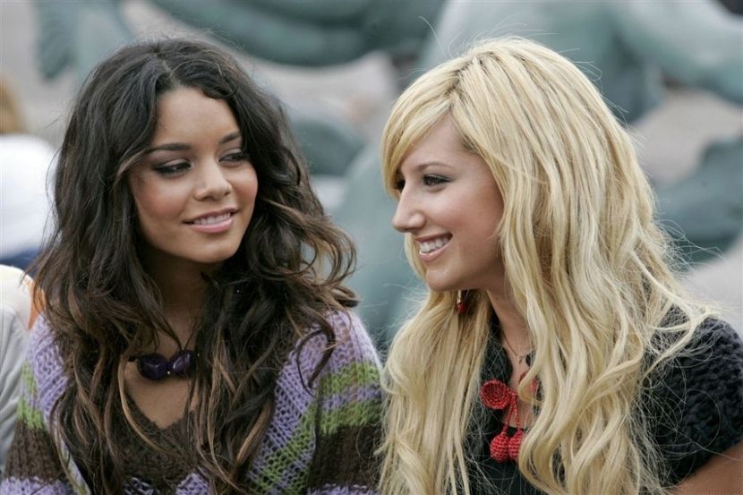  - VANESSA HUDGENS SI ASHLEY TISDALE