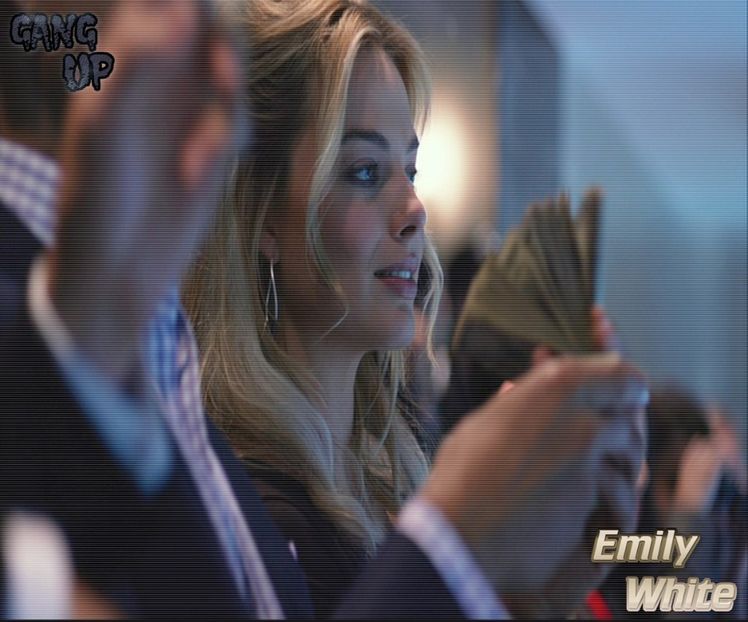 - *Se uită ciudat la Tyler când îl vede că intră-n clădire și o bufnește râsul, apoi se plimbă pe - Epii 28 _ Cant feel my face