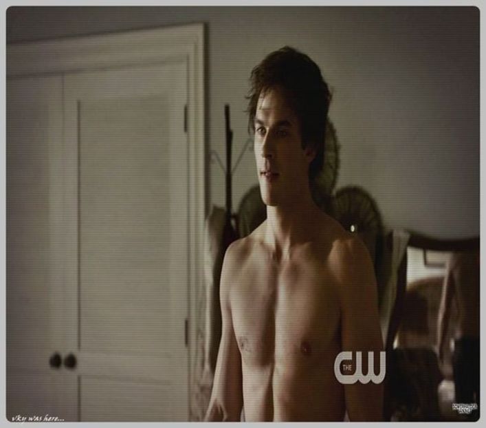 ▬ ❝Yeeeyyyy! Petrecere cu pa;;:narame.....❞ Rade si se duce dupa mai multe sticle de bautura, apoi - Epii 28 _ Cant feel my face