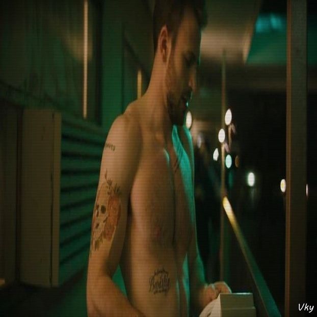 ▬ ❝Nu mai e nevoie ca a luat-o Tyler de pe mine.❞ Se ridica si se scutura.=))))) - Epii 29 _ Put your hands in the air