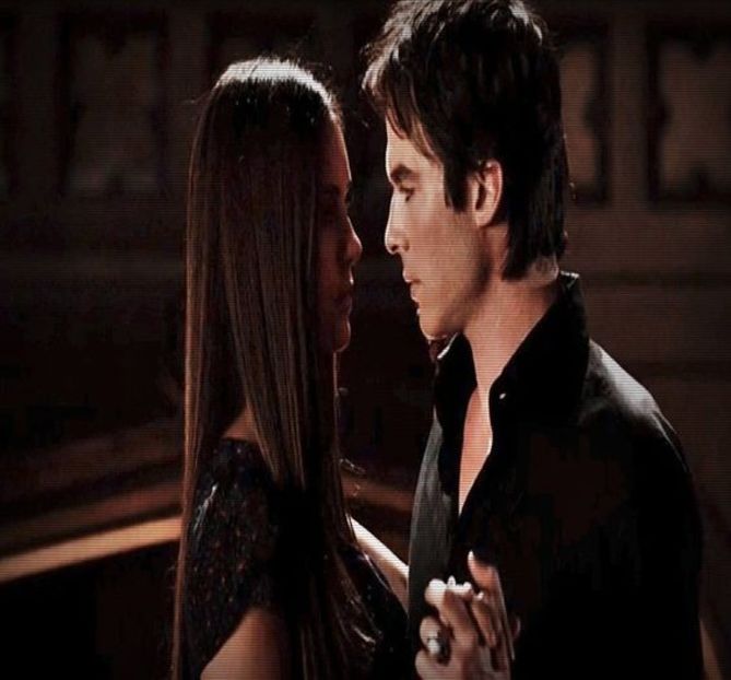 ▬ ❝Si tu mie creierii si viata. Te iubesc.❞ O pupa lung in bot si o strange in brate. =))))))) - Epii 29 _ Put your hands in the air