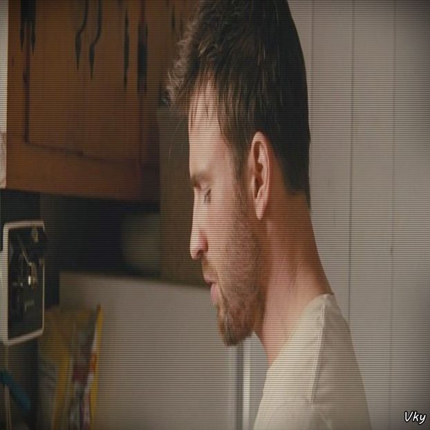 ▬ Astepta sa iasa ea prima si isi intoarce privirea la ea. =)))) - SO3xE03 And I find it kinda funny