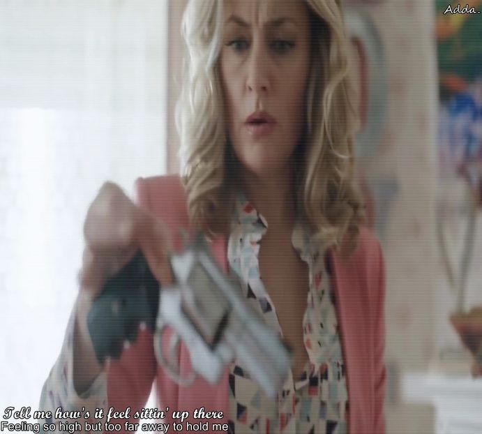 》Dacă n-ai vrut să mi te alături...*Ajunge lângă ea și se apleacă și o pupă pe cap* =)) - SO3xE03 And I find it kinda funny