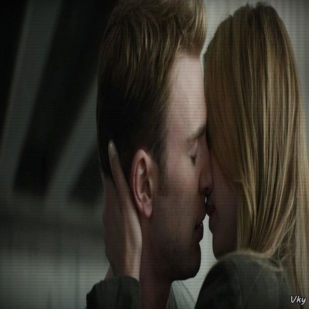 ▬ Se duce in fata ei si o saruta lung. =))))))) - Epii 29 _ Put your hands in the air