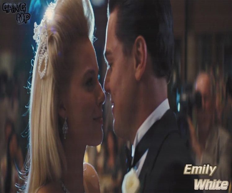 - *îi răspunde la sărut și apasă iar pe butoanele alea de blocat uși că o bruia meciul de - Epii 29 _ Put your hands in the air