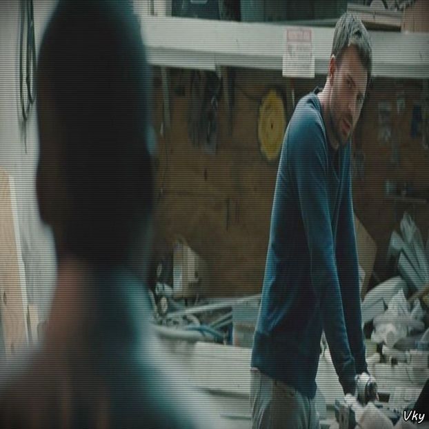 ▬ ❝Vanessa, termina. Nu e nevoie sa ne amintesti, e prietena du-te si felicit-o.❞ Se ridica putin de - SO3xE03 And I find it kinda funny