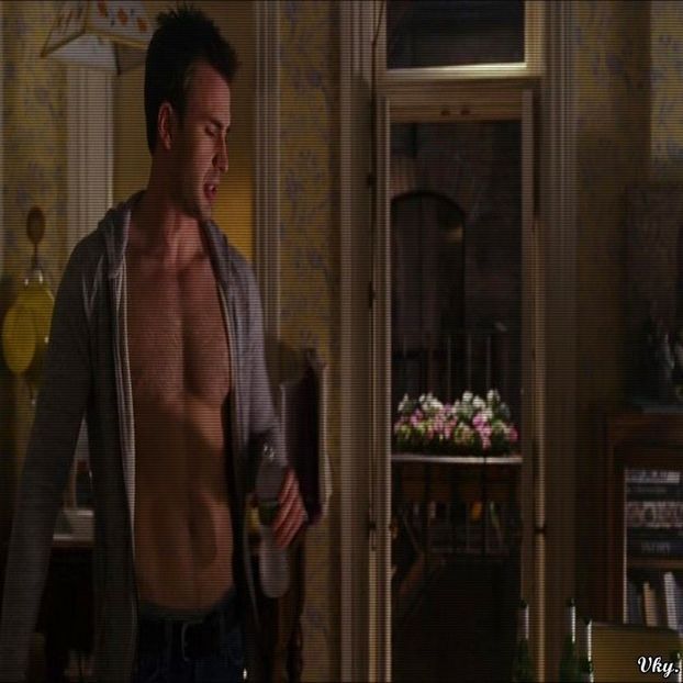 ▬ Se lipeste mai mult de ea si o saruta la fel. =)) - Epii 29 _ Put your hands in the air