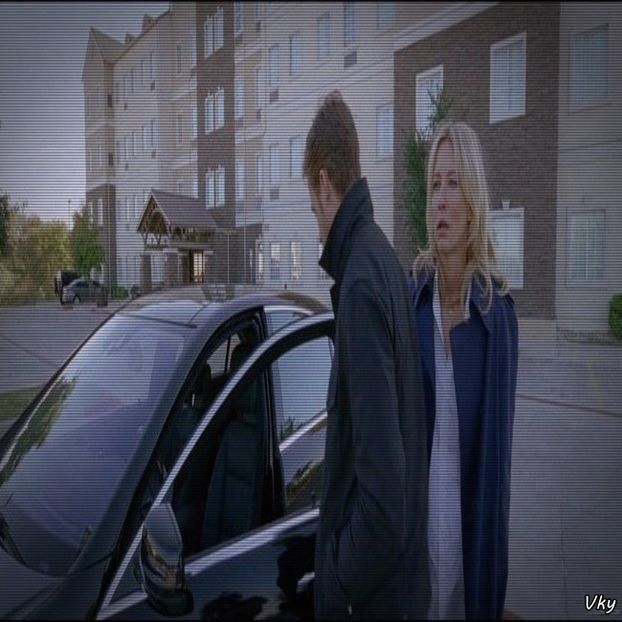 ▬ O ia in brate ca pe mirese numai sa o faca sa taca si merge cu ea asa pana in fata usii ei si o - SO3xE03 And I find it kinda funny