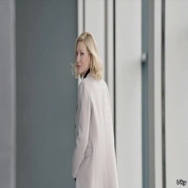 ▬ Se opreste si isi intoarce privirea la ea. ❝Daca nu te simti bine in continuare, te rog, suna.❞=)) - SO3xE03 And I find it kinda funny