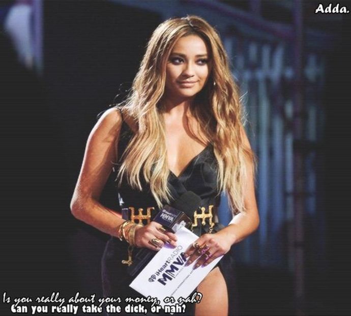 - *o bufnește râsul continuând să meargă* Am înțeles, dar ai grijă că urmează niște - SO3xE03 And I find it kinda funny