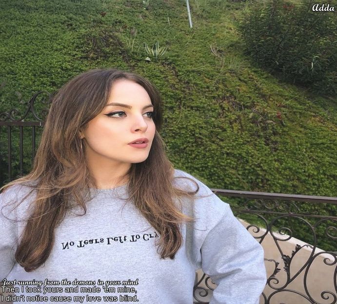 - *dracu știe ce vede de se îneacă cu mâncare, dar își revine repejor*=))))))) - SO3xE03 And I find it kinda funny