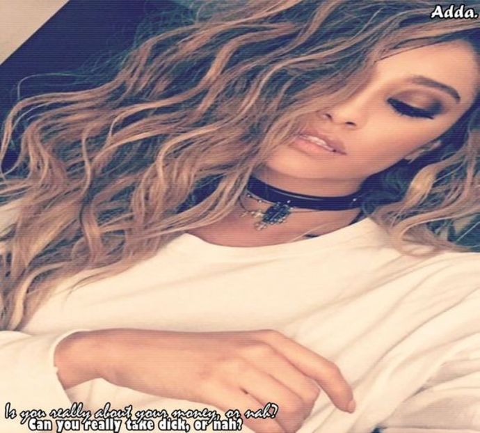 - *înoată ca sirenele din serialul dp annah2o, apoi se uită spre mal, făcând - SO3xE04 And I find it kinda sad