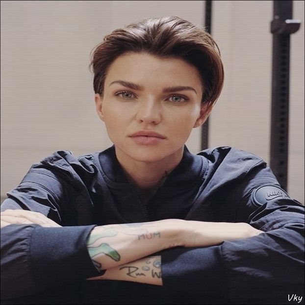 ▬ ❝Dupa ce m-am certat cu Sarah? La fel de beata si drogata ca inainte.❞ Nu stie de faza cu - SO3xE04 And I find it kinda sad