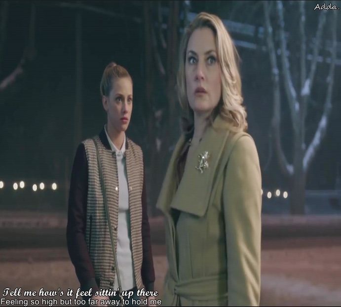 - *oftează lung, îi ia mâna într-a ei și i-o sărută* Dap.. *îi bagă clătită - SO3xE04 And I find it kinda sad