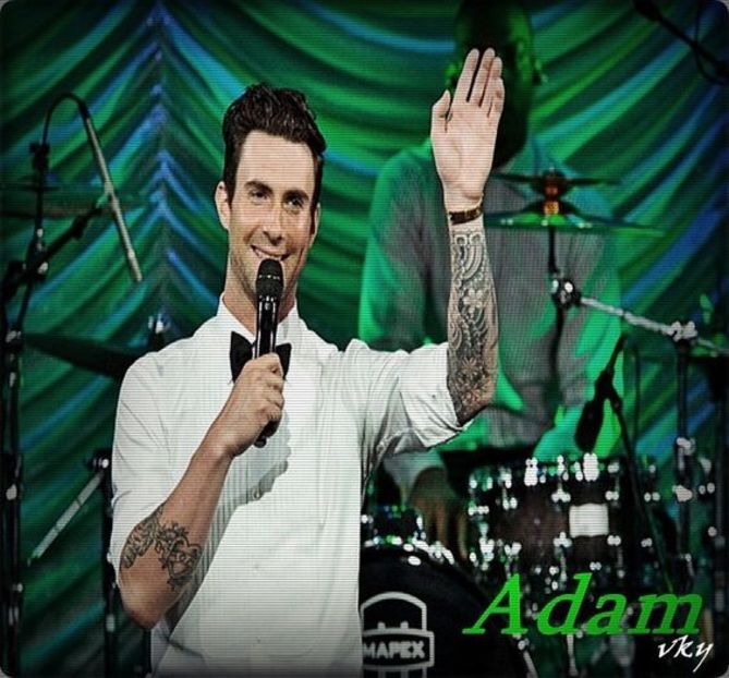 ▬ ❝O sa tin minte asta cand vei lua o nota mica.❞ Il pufneste rasul si se uita la ea. =))))) - SO3xE04 And I find it kinda sad