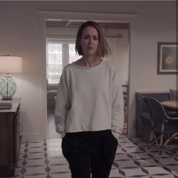 - *stă IP lângă ușă și tace, suspină cât s-o audă, dramatique* =))))))))) - SO3xE04 And I find it kinda sad