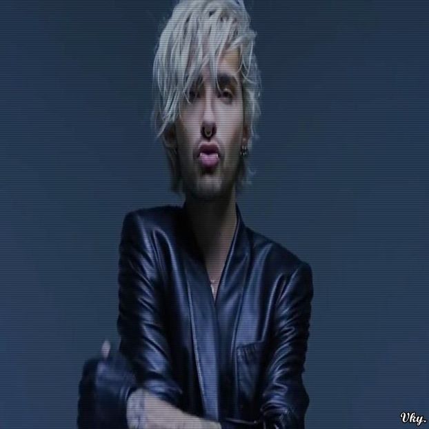 ▬ ❝O sa tin minte asta.❞ Se stramba la ea si rade in continuare. =))))) - SO3xE04 And I find it kinda sad