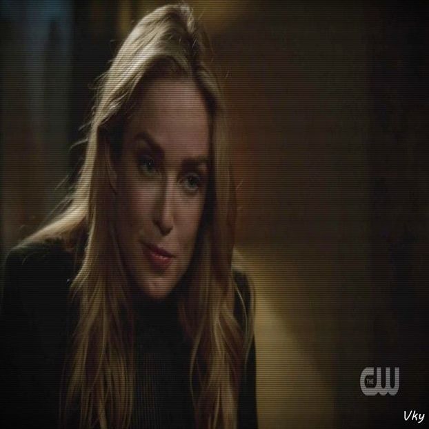 ▬ ❝De drag ca te-am pierdut pe tine.❞ Se abtine sa nu rada si sta in continuare serioasa. =)))) - SO3xE04 And I find it kinda sad