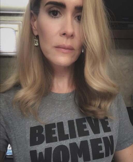 - Pari straight. =)))))) *o bufnește râsul de-i iese mâncarea din gură*=)))))) - SO3xE04 And I find it kinda sad