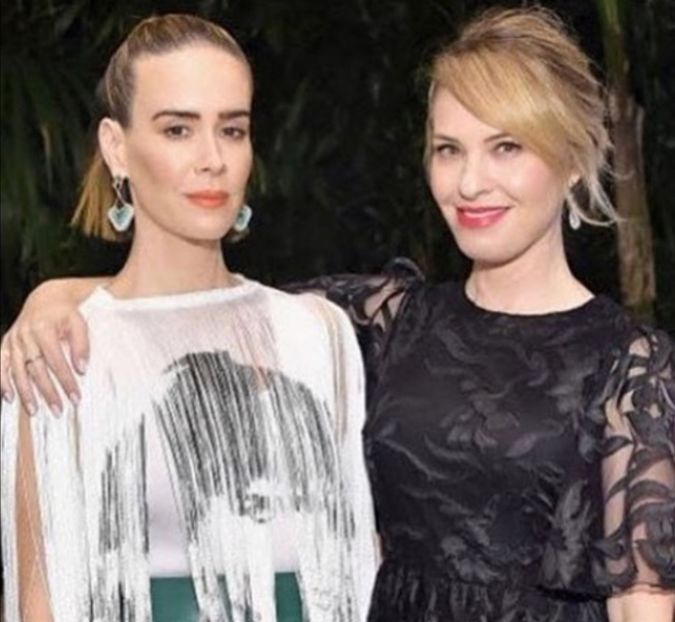 - De unde mă muști? *dă din sprâncene*==)))))) - SO3xE04 And I find it kinda sad