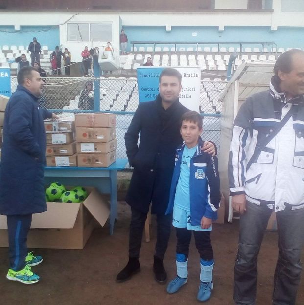 o poza emblematică pentru băiatul meu - dany-poze de familie